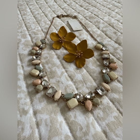 J. Crew Pastel Brulee Mixed Crystal Stone Petal Cluster Necklace - Picture 3 of 12